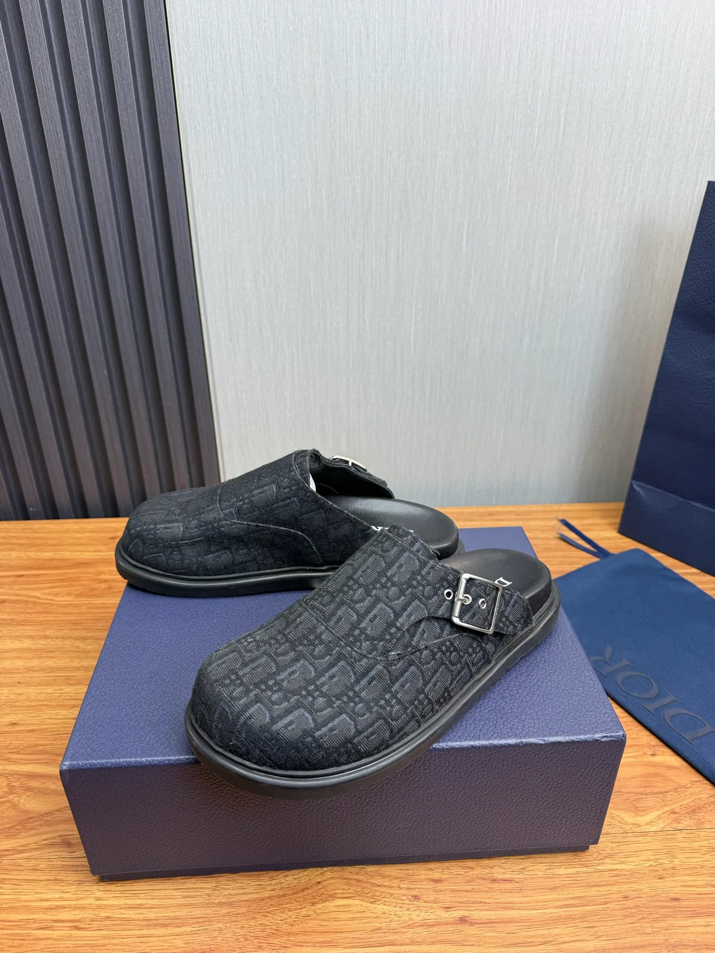 Men's men's shoes 420💰 Dior. Men's slippers🩴Official website 1:1 production 38-45 yards 45 46 🉑️Customized original material shipped✅